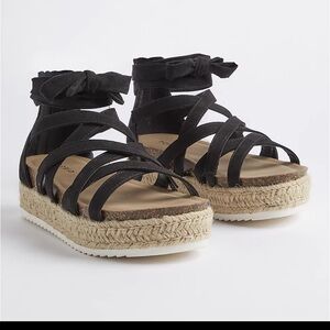 Scrappy flatform sandals